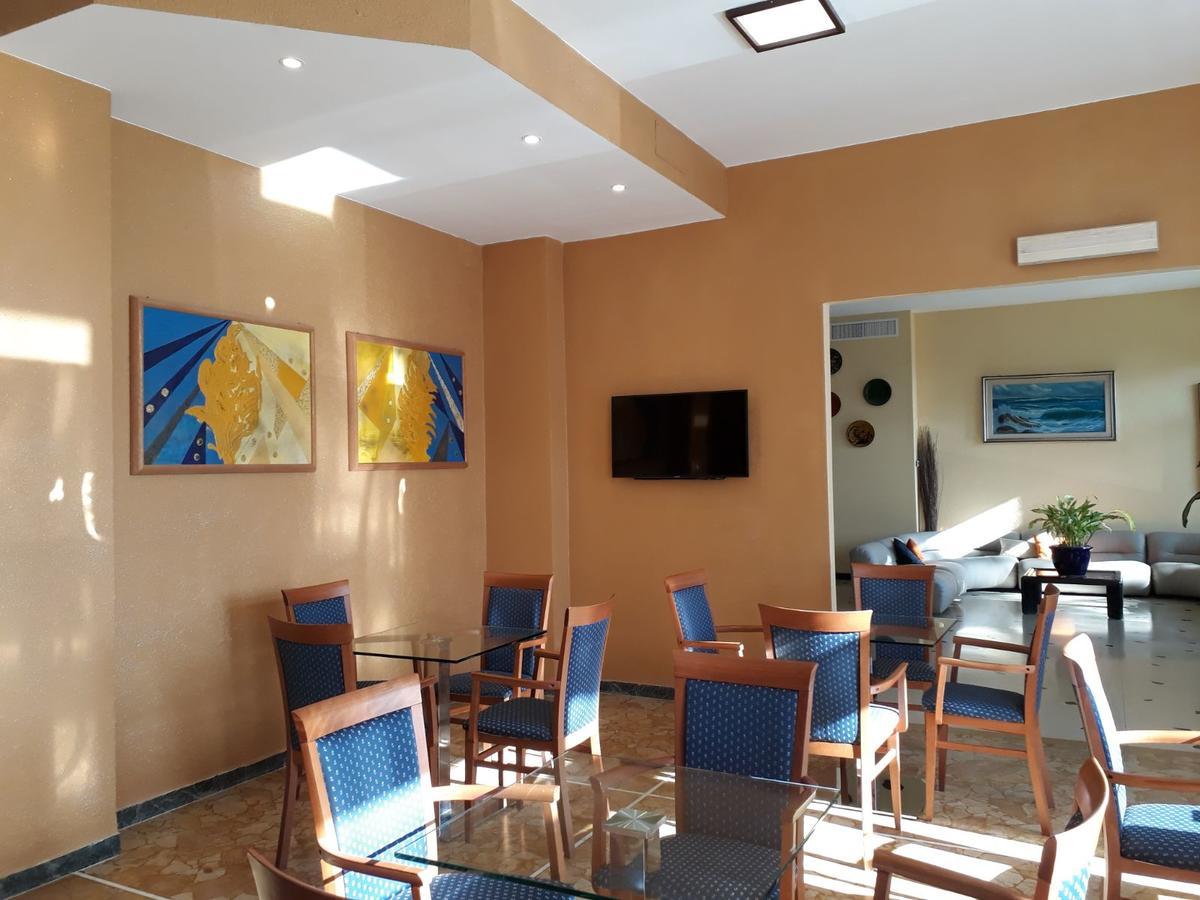 皇宫酒店 瓦拉泽 外观 照片